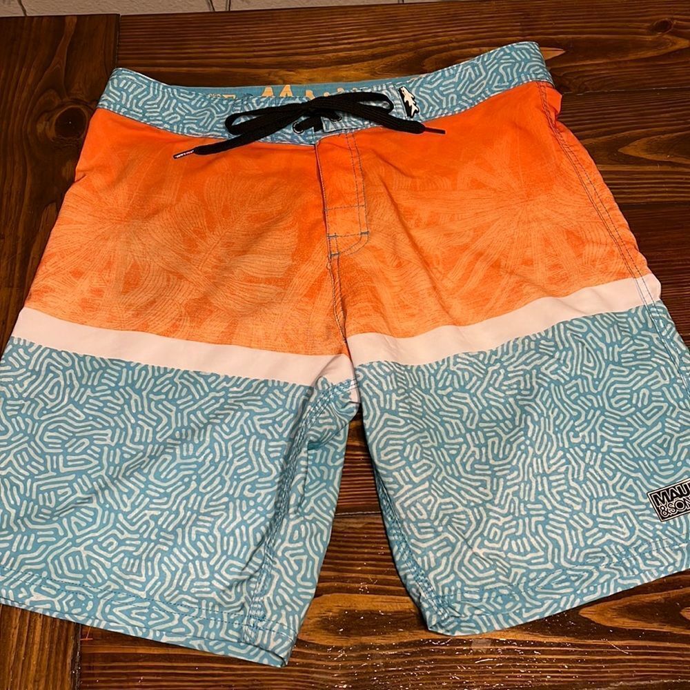 NWOT Maui and Sons Black 4 Way Stretch Shark Board-shorts Size 34